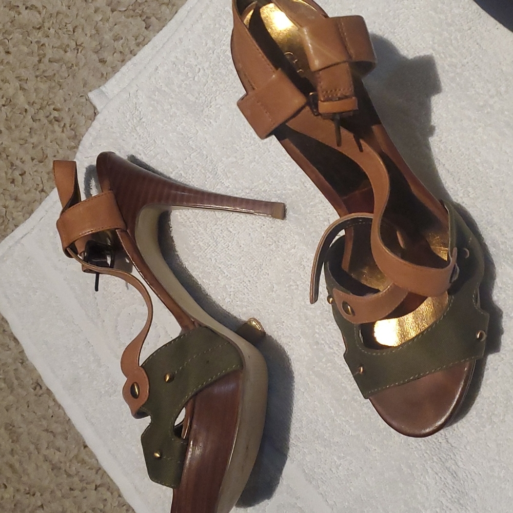 Green and brown heeled platform sandals size 8M from GUESS